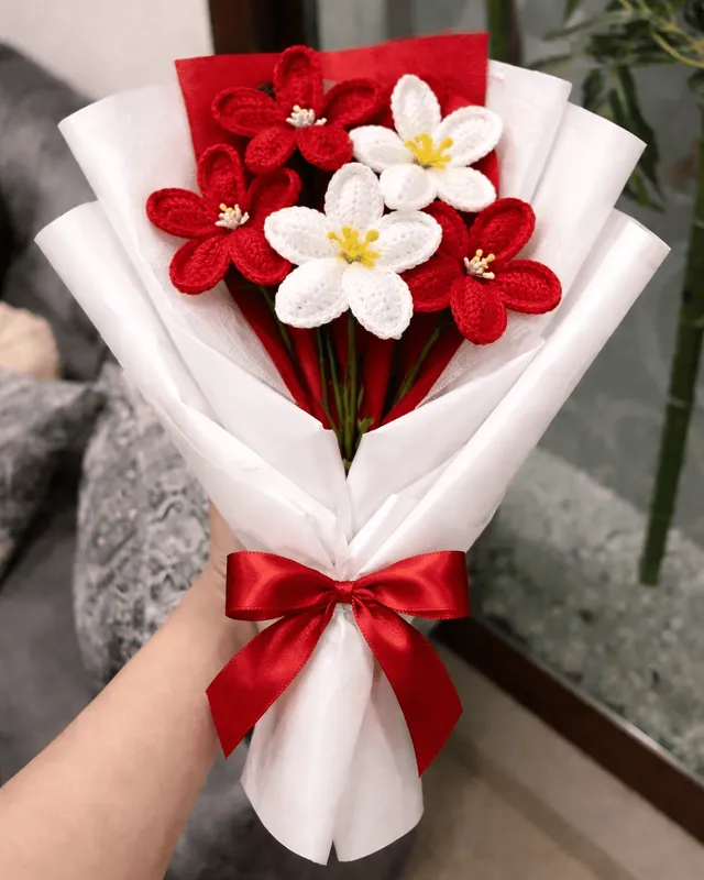 Red & White Floral Bouquet: handmade crochet by Crochet By Pihu