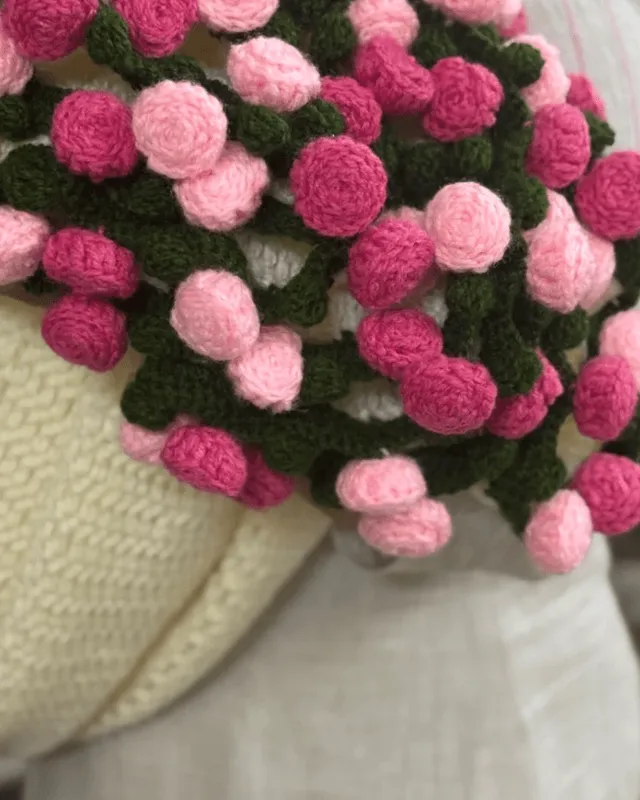 Rose Border Round Blanket: handmade crochet by Crochet By Pihu