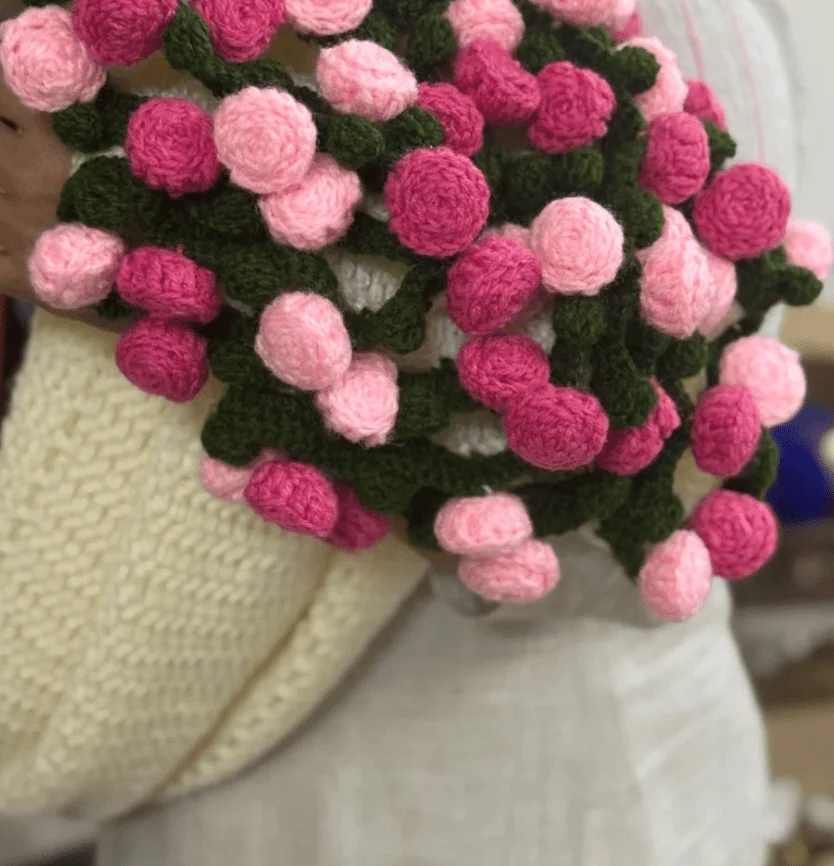 Rose Border Round Blanket: handmade crochet by Crochet By Pihu