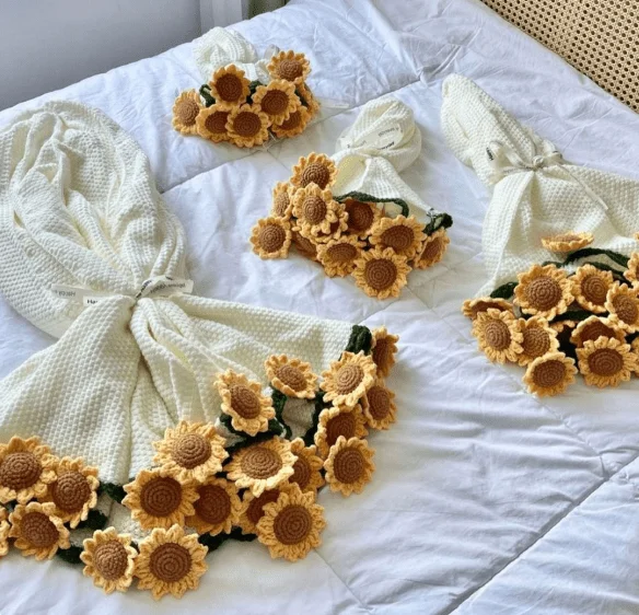 Rose Border Round Blanket: handmade crochet by Crochet By Pihu