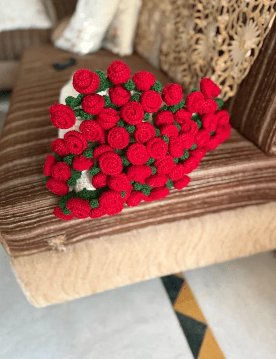 Rose Border Round Blanket: handmade crochet by Crochet By Pihu